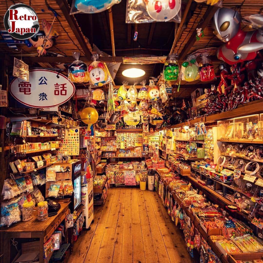 レトロジャパン(retro_japan_) のインスタグラム：「. ✿ Featured artist of the day! ✿ ✨ @chakapoko ✨ . Congratulations!! 素敵なお写真へのタグ付けありがとうございます！ ________________________________________ . ✾ 懐かしくて新しいがここにある ✾ . @retro_japan_ では日本文化や四季を感じるお写真、ノスタルジックなお写真をお待ちしています。  忙しい毎日に、少しでもホッと出来る時間を皆さんと共有出来たら嬉しく思います。 . Follow : @retro_japan_ Valid tag : #retro_japan_ ↑最後の_ お忘れなく . Feature Selected by: @madrigal___emi . Special thanks✾_______________________  #far_eastphotography #icu_japan #loves_nippon ________________________________________ . #rtr_jpn_chakapoko .」