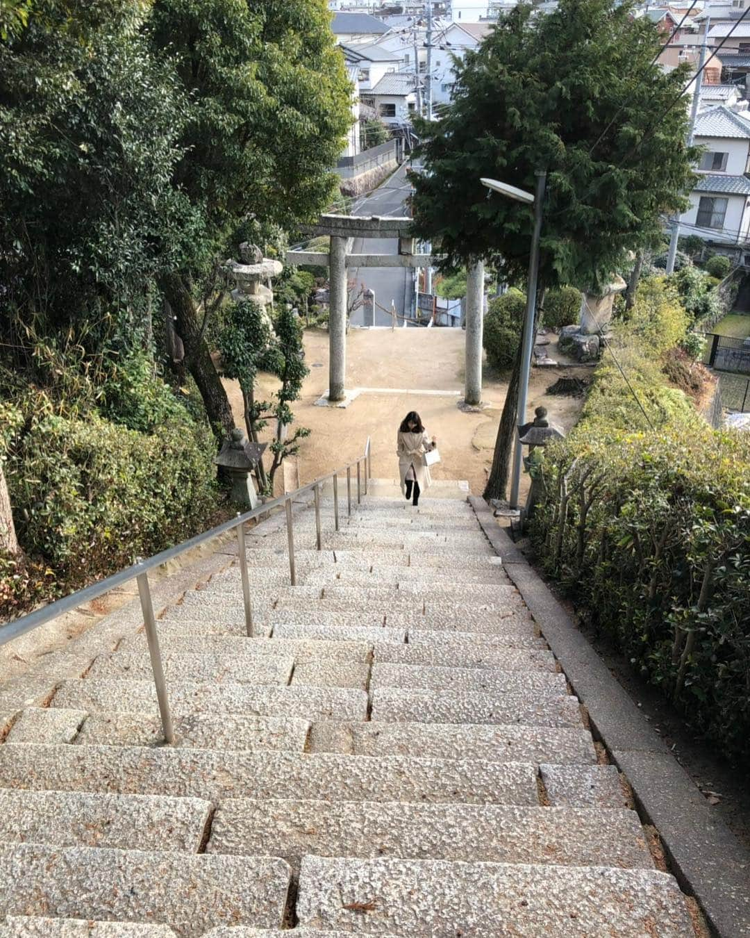 荒生暁子さんのインスタグラム写真 - (荒生暁子Instagram)「初詣は狐瓜木(くるめ木)神社へ。 小高い丘にある由緒ある戸坂地域の氏神様。 階段を上ると心地いい清々しい空気。 これからお世話になります。 #広島神社 #神社 #狐瓜木神社#くるめ木神社  #くるめ木#初詣#参拝」1月31日 11時46分 - akikoarao0904