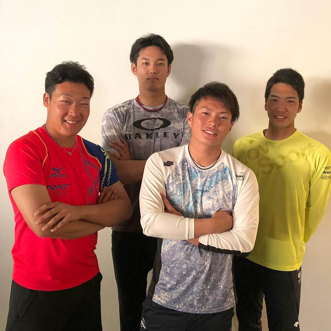 阪神タイガースさんのインスタグラム写真 阪神タイガースinstagram オフィシャルイヤーブックの企画で94年生まれの４人が座談会しました 大山悠輔 選手 藤浪晋太郎 選手 北條史也 選手 小野泰己 選手 毎年増えてます94年組 イヤーブック 3月末頃発売です