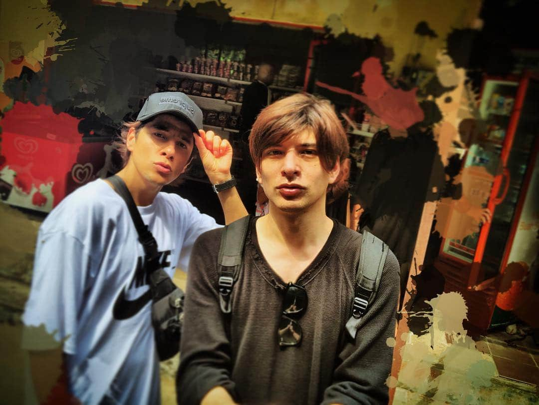 城田優さんのインスタグラム写真 - (城田優Instagram)「双子のような年子。 Brothers like a twins Hermanos como los gemelos  #年末年始の旅の一コマ #お兄ちゃんと旅行なんて何年振りだったろう #とっても楽しい旅でした #詳しくはラブピの会報誌でそのうち #ここはたぶんマレーシア #純くんの筋肉は伊達じゃない #ストイックの鬼 #兄弟 #brothers #hermanos @junbopeace」1月31日 13時20分 - yu_shirota