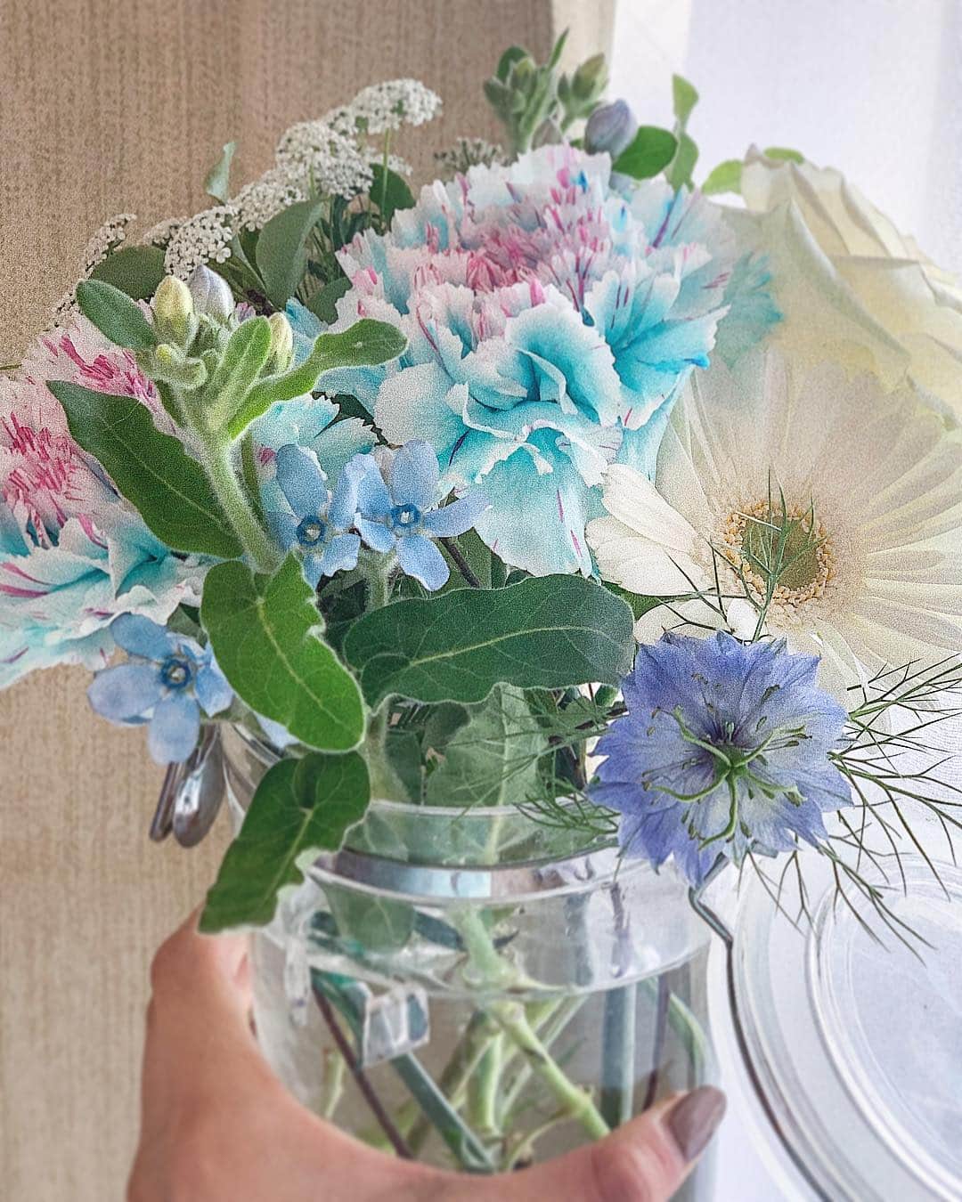 柳いろはさんのインスタグラム写真 - (柳いろはInstagram)「Flowers..❁.｡.:*♡ 大好きなblue尽くし。 ・ ・ お部屋に花があると 気持ちが明るくなるよね🌷 ありがとう☺︎☺︎💕 #flowers #bouquet #room #hotitem  #relaxed #power #shine #blue  #cute」1月31日 13時30分 - irohayanagi