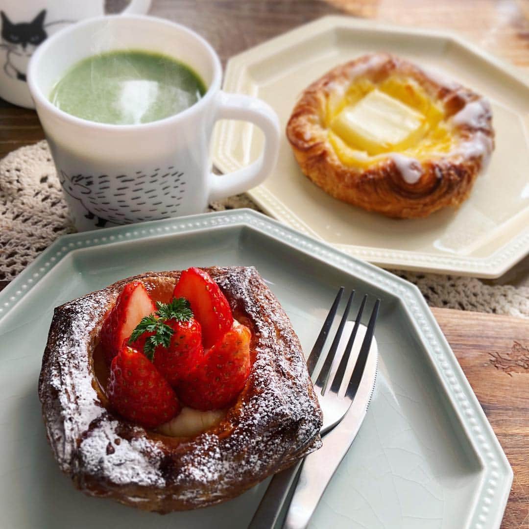 のインスタグラム：「雑穀スムージーは、温めた豆乳で割るのがよく合います。 . . .  #ヤクルトのスムージー #ヤクルトのケールスムージー #ヤクルト #スムージー #グリーンスムージー #スーパーフード #ケール #日常 　#キレイをかしこく　#雑穀　#豆乳　　#yakult #smoothie #kalesmoothie #greensmoothie #kale #soymilk #instafood #foodstyling #foodstagram　#tea」