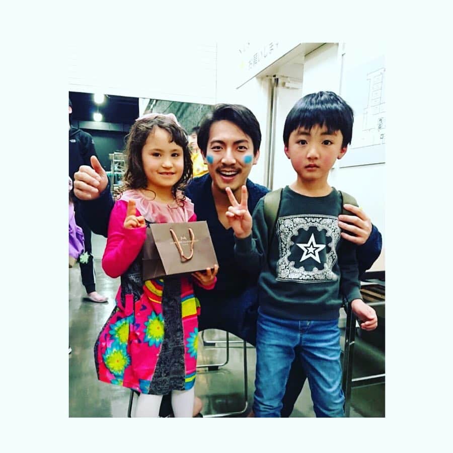 上山竜治さんのインスタグラム写真 - (上山竜治Instagram)「子供たちが観に来てくれた！！ 身長が伸びててビックリした #大河原爽介 会えて嬉しかった。  みんな本当にありがとう。  #どうぶつ会議 #ありがたいことにチケットもう取れないそうです、、、。」1月31日 18時14分 - kamiyama_ryuji_0910