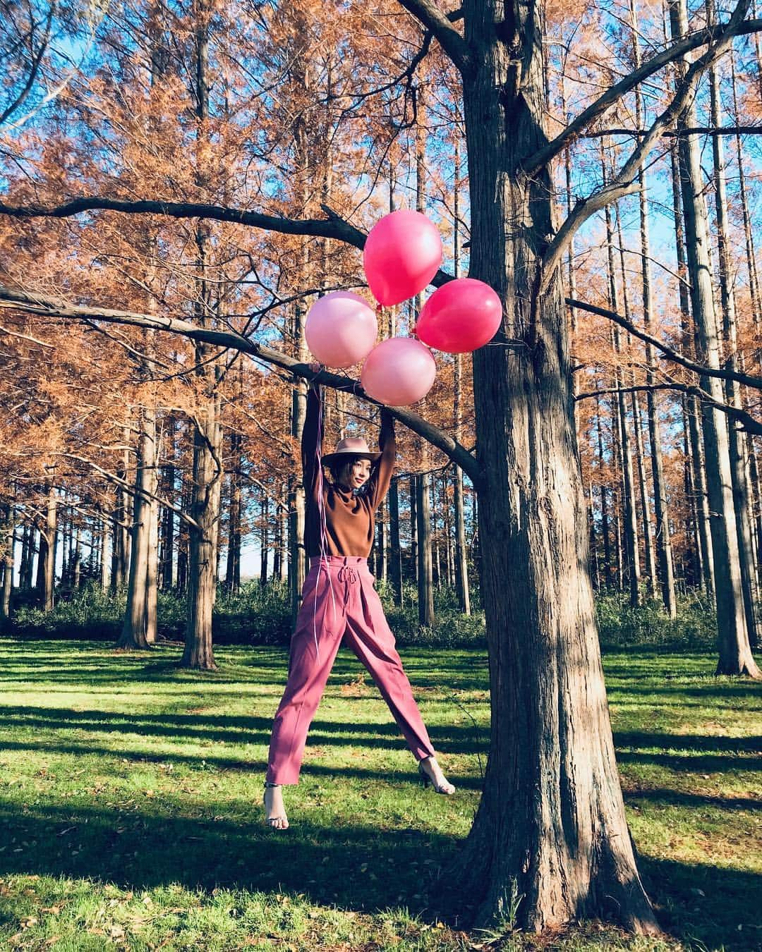 丹羽仁希さんのインスタグラム写真 - (丹羽仁希Instagram)「初めて木にぶら下がって撮影したとき🌳笑」1月31日 18時20分 - __niki22