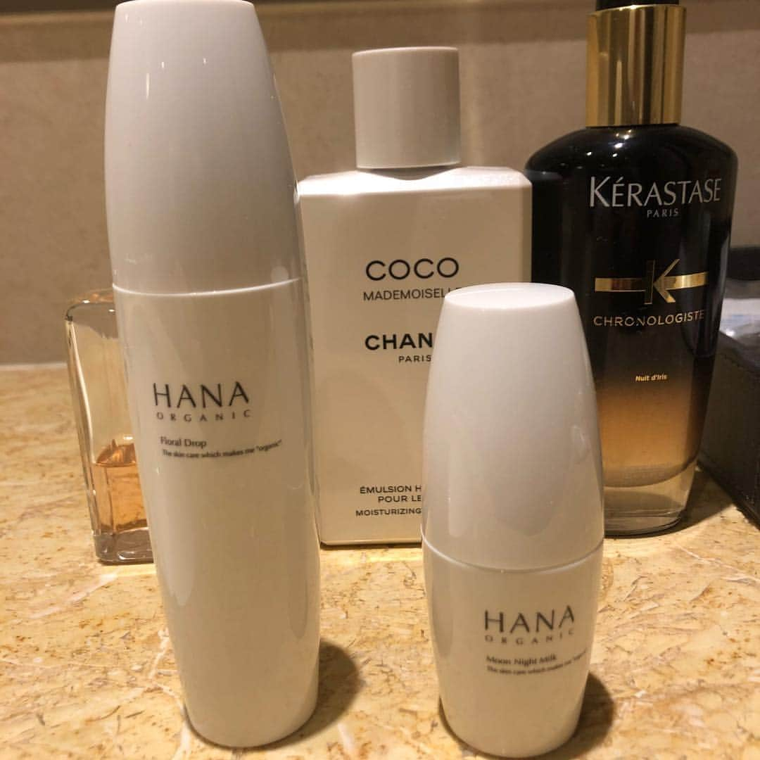 福田秀平のインスタグラム：「欠かせないもの！ これも共に頑張ります^_^ #HANA organic #CHANEL COCO MADEMOISELLE #KERASTASE」