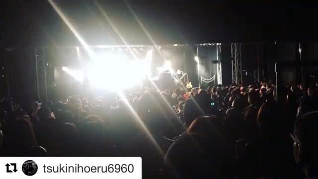 山崎潤のインスタグラム：「#Repost @tsukinihoeru6960 with @get_repost ・・・ 【お知らせ②】﻿ ﻿ 月に吠える。YouTubeチャンネルにて﻿ 2018年11月18日新宿BLAZEワンマンライブ﻿ ライブ動画配信スタート！！！！﻿ ﻿ https://www.youtube.com/channel/UCDDsuc3ZCZb9uTAuNwMYJCg﻿ ﻿ #月に吠える #大森南朋 #塚本史朗 #長野典二 #山﨑潤 #五周年 #ワンマンライブ #新宿LOFT」