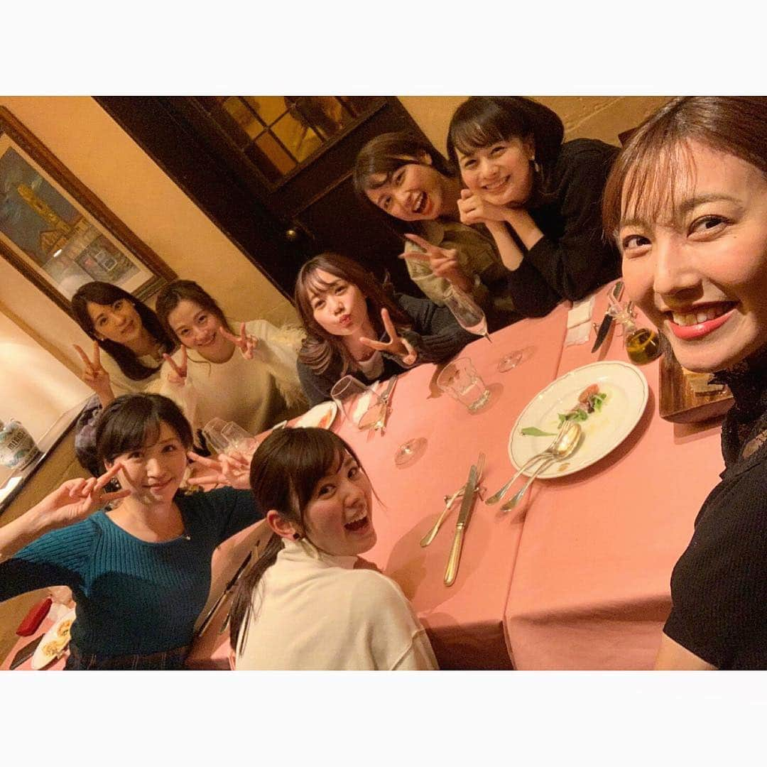 色紙千尋さんのインスタグラム写真 - (色紙千尋Instagram)「UMAJO会🐎💗最高に楽しくて、時間が足りませんでした😆💗皆で蹄鉄ポーズ…？🐴🧲🤣 #宮島咲良 さん #高見侑里 さん #曽田麻衣子 ちゃん #小澤陽子 ちゃん #高田秋 ちゃん #横山ルリカ ちゃん #西村まどか ちゃん #競馬 #競馬女子 #umajo」1月31日 20時52分 - shikishi_chihiro