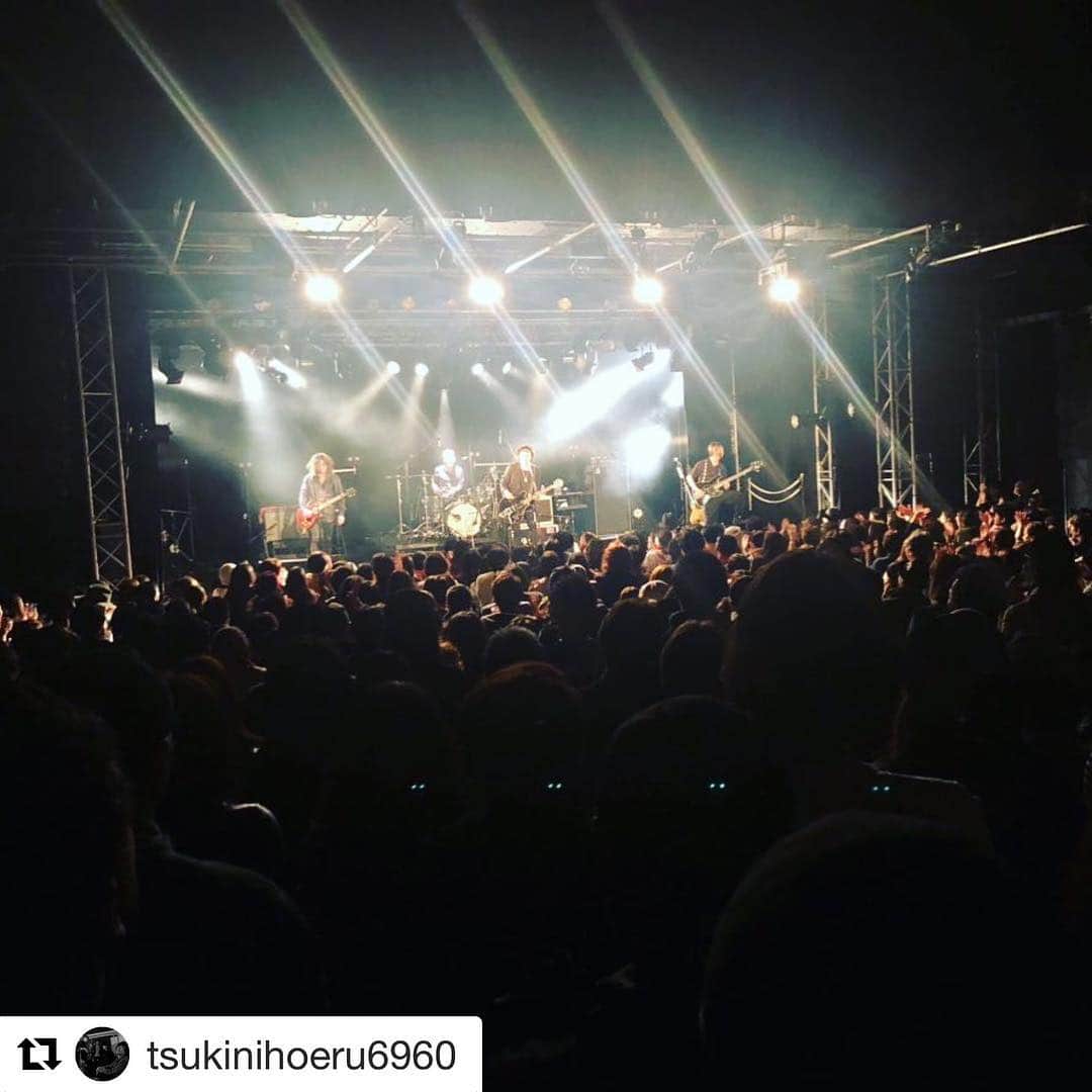 山崎潤のインスタグラム：「#Repost @tsukinihoeru6960 with @get_repost ・・・ 【お知らせ③】﻿ ﻿ 2019年2月﻿ 月に吠える。iTunes Storeなどで﻿ 2018年11月18日新宿BLAZEワンマンライブ﻿ ライブ音源配信決定！！！！﻿ ﻿ ﻿時期などは追ってお知らせいたします！ お楽しみに♪  公式HP http://tsukinihoeru.com  #月に吠える #大森南朋 #塚本史朗 #長野典二 #山﨑潤 #五周年 #ワンマンライブ #新宿LOFT」