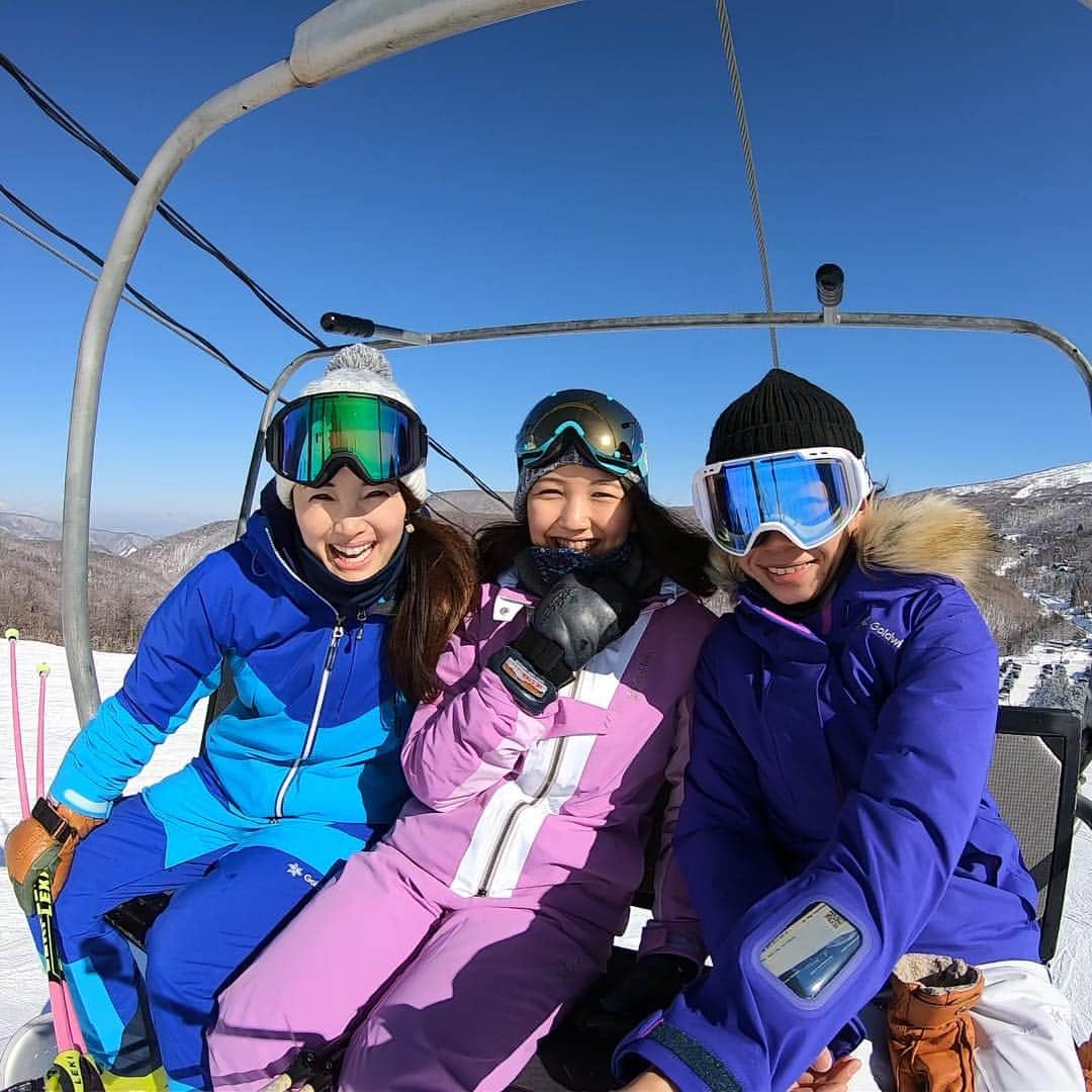 清澤恵美子さんのインスタグラム写真 - (清澤恵美子Instagram)「FISCHER の撮影&ディーラーさん向け試乗会へ行ってきました！ ご参加くださったディーラーさん、フィッシャーを試乗してくださりありがとうございました！！ また2日間デモスキーヤーの方々と一緒に滑らせて頂きめっちゃ勉強になりました！そして楽しかったです！！たくさん滑ってカラダ筋肉痛です😄😄 相変わらずおどけた変な顔しているけど楽しかったので、よしとしましょう😆スキーは楽しい！奥が深い！！！ 話題のgopro7はめちゃ良い！！！！！！ #高瀬慎一 さん #大場あかり #根本風花 #レンティング陽 #ゴールドウイン #fischer #gopro #goproのある生活 #ski」1月31日 21時44分 - kiyosawaemiko