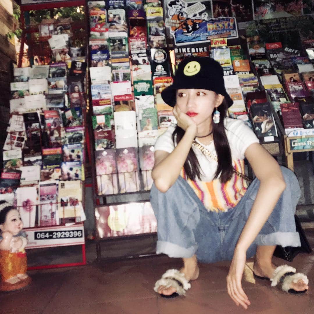 黄婷婷（ファン・ティンティン）のインスタグラム：「👣👗🦑🦐🦀🥥🍍🥭🏝」