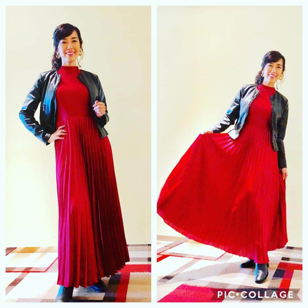 早見優さんのインスタグラム写真 - (早見優Instagram)「Coordinated long red pleated dress with black leather jacket  My favorite colors! #コーデネート  #レザージャケットコーデ  #fashion」2月1日 14時41分 - yuyuhayami