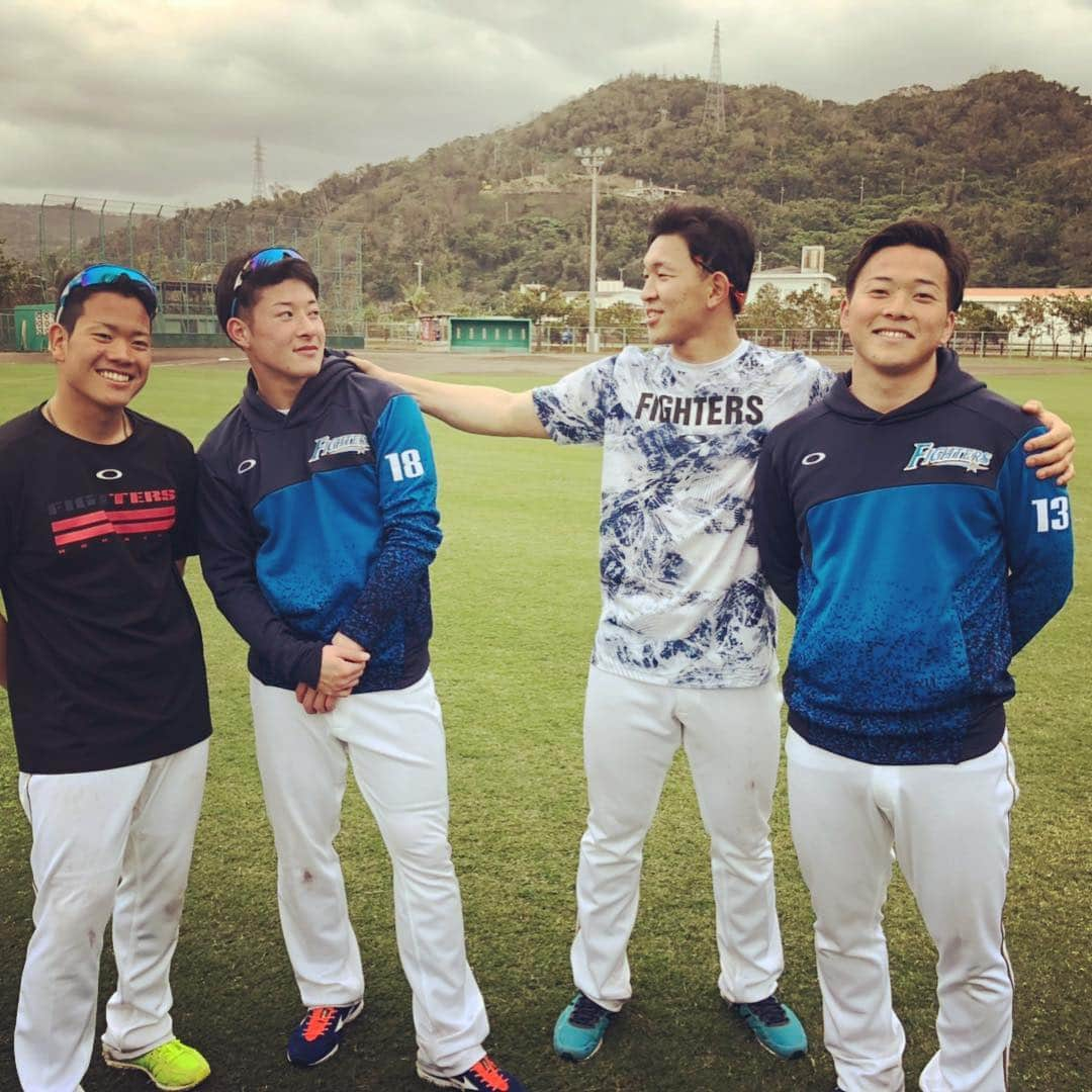 北海道日本ハムファイターズさんのインスタグラム写真 - (北海道日本ハムファイターズInstagram)「「えぇー柿木のとなりかぁ」からの「冗談だって！笑」という仲良しルーキーたち🤣🤣🤣 #lovefighters #国頭 #ルーキー #仲良し #吉田輝星 #生田目翼 #柿木蓮 #福田俊」2月1日 13時58分 - fighters_official