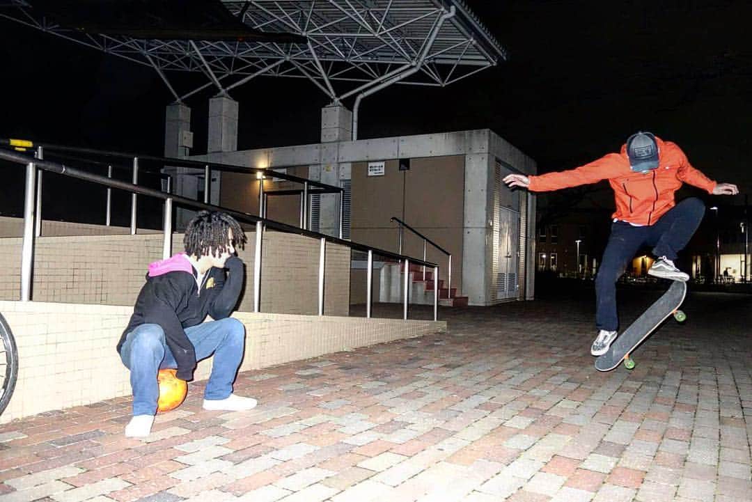 のインスタグラム：「Cross training🛹⚽️ @eiji_614 @ryosuke_iwashi」