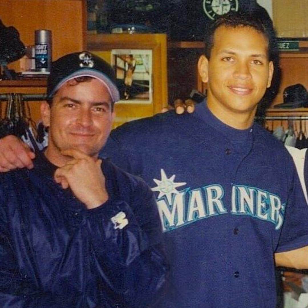 チャーリー・シーンのインスタグラム：「it's beyond fabulous, that this epic #throwbackthursday moment with @arod  is perfectly linked  to @mrpeanutofficial & Super Bowl Sunday!  #CrunchTime #AD ❗️©️❗️」