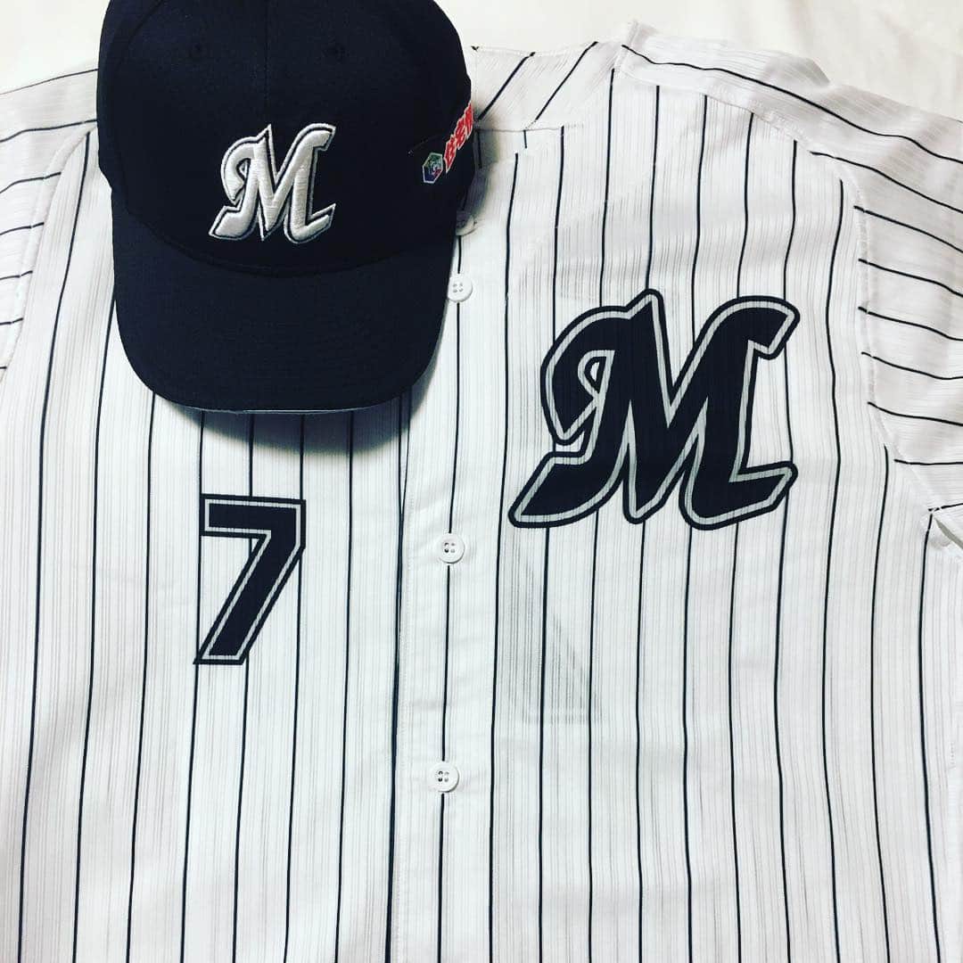 のインスタグラム：「おはようございます！ 今日からキャンプインです✨ オフはしっかり考え、心も身体もかなり充実した時間を過ごしてきました✊ 期待と緊張感でいっぱいです😁 一球、一打、一つの声…そのすべてを全力でアピールしてきます！ どんな1年になるか正直分かりません！ それが楽しみだったりもします😁✨ ただこのユニホームを着ている限りどんなことがあっても最後まで諦めず、ただ真っ直ぐに野球が上手くなるために、チームが勝つために戦い抜きます！ もし自分がへこたれてたら怒ってください😁笑 でも優しくもしてください😁 今シーズンも応援よろしくお願いします！」