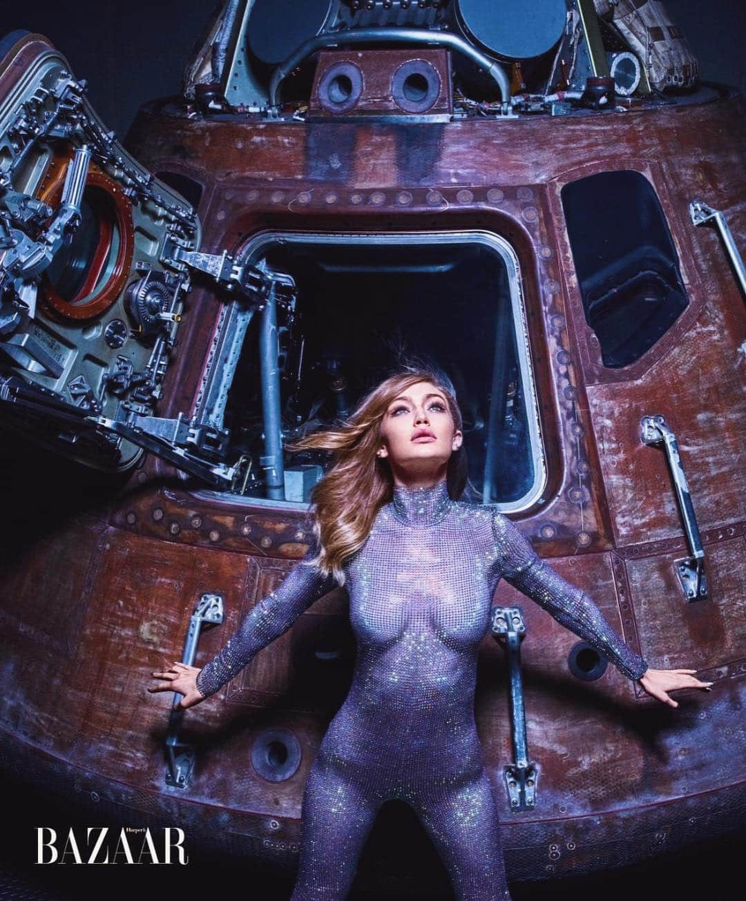 ジジ・ハディッドさんのインスタグラム写真 - (ジジ・ハディッドInstagram)「to infinity w @harpersbazaarus @marianovivanco #stephengan loved this trip @kennedyspacecenter @nasa @glendabailey 2017 🌖🚀✨🔭」2月1日 9時35分 - gigihadid