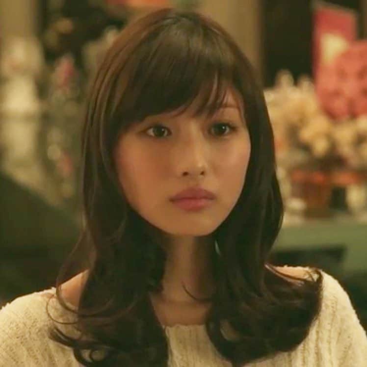 石原さとみ　ファンアカウントのインスタグラム：「お人形さんみたい♡ ・ いよいよバレンタイン&失恋ショコラティエの季節！🍫 たくさん写真､動画あげていきます💪🏻💓 ・ #石原さとみ#ishiharasatomi  #失恋ショコラティエ#さえこさん」