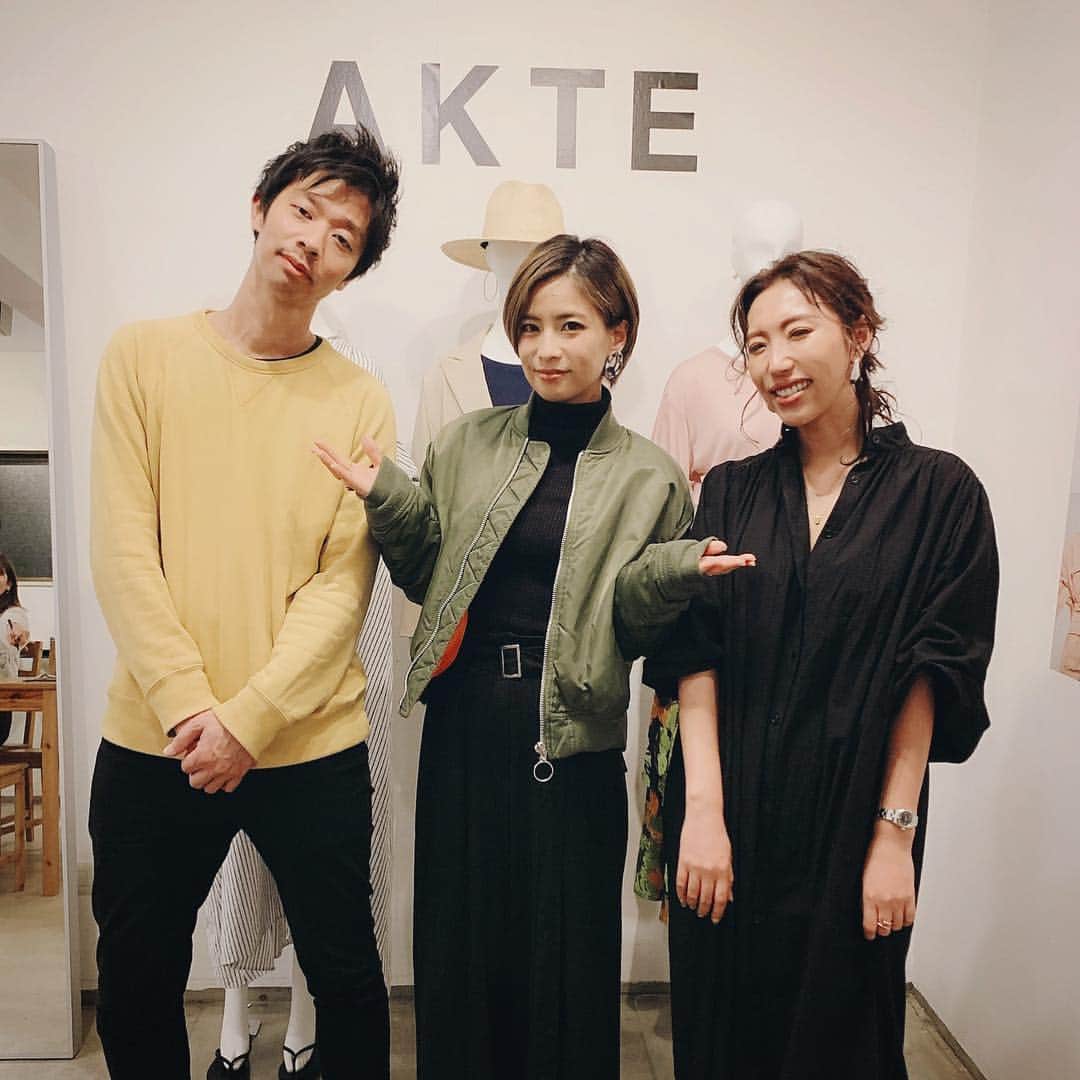 真崎ゆかのインスタグラム：「AKTEの大西聖子さんは、昔とってもお世話になった元MURUAのSVです♡ いつも笑顔でパワフルな女性✨ 会うとホント元気もらえるー😂 ・ そしてMURUA時代お世話になった中村さんにもちょーちょー久しぶりにお会いしました😆✨ ・ 実は…このお二人にMURUAの面接をしてもらったのです🥴 懐かしい〜 もう10年くらい前か〜と、時の流れの早さを噛み締めました。笑 ・ ・ 色々と環境の変化がたくさんあった時にMURUAで働いていたので、MURUAのメンバーに会えるとなんかすごーく嬉しくなる✨ ・ @akte_official @seicopac  #murua_official #murua #感動の再会」