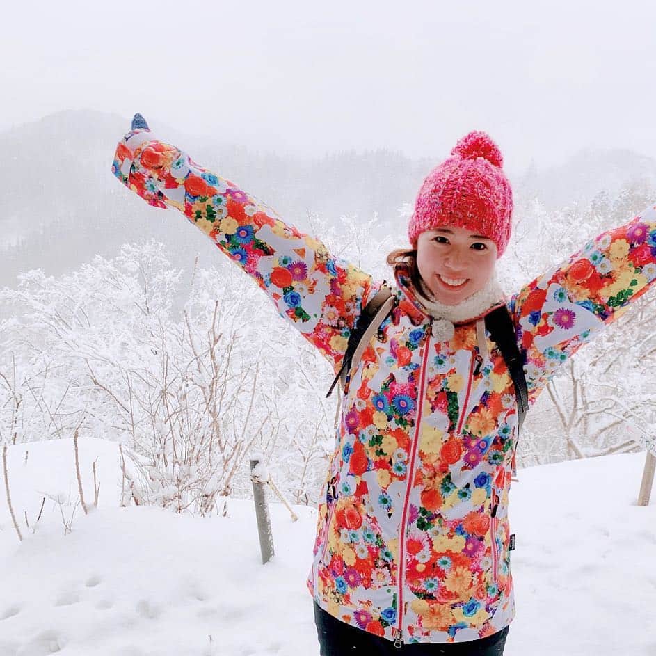 林莉世さんのインスタグラム写真 - (林莉世Instagram)「初！雪山登山 明日放送の#なじラテ で！☕️ 初心者でも楽しめる冬山の魅力たっぷりです😊 明日昼12:10〜なじラテ。」2月1日 15時25分 - rise_hayashi