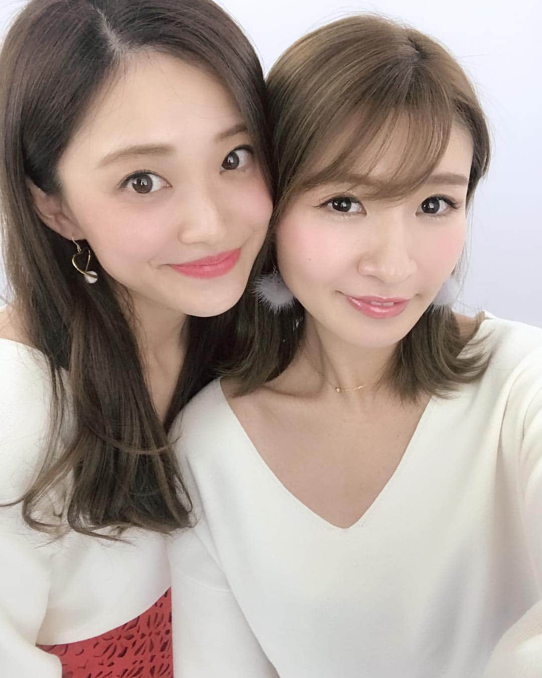 西村麻依のインスタグラム：「. @miiiland とお揃いの洋服🧸💕 #リンクコーデ #双子コーデ #ご近所さん #先輩と後輩 #のんびりさん」