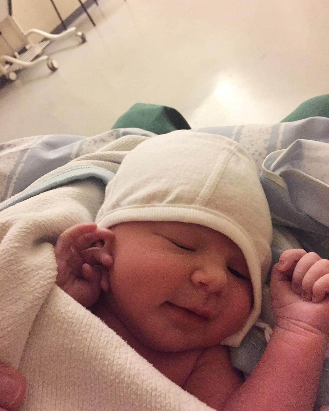 のインスタグラム：「Welcome our princess Lea 👼🏼❤️ Respect to my love for a great job and thank you for all the congratulations. 2019-01-31」