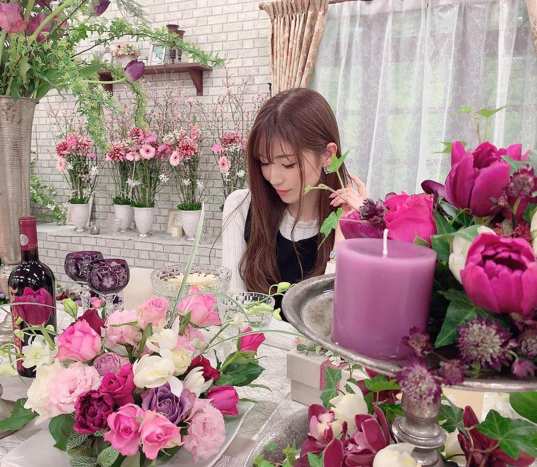 美波千夏さんのインスタグラム写真 - (美波千夏Instagram)「💓🌷💓 今日はお休みだったので、癒しを求めに関東東海 花の展覧会へ♪お花を見に行ってきました💓💓 見てお分かりの通りインスタ映えすぎた！お花のある生活いいな〜✨インテリア好きな私としてもここの特別展示が特に可愛くて好きでした💓💓これみんな埼玉のお花なんだって！！ 池袋サンシャインシティの文化会館で今週日曜までやってるみたいです！無料で入れるのでお暇な方はぜひ🥰 . . .  #関東東海花の展覧会 #埼玉県 #日常に彩を #花のある暮らし #花のある生活 #インスタ映え #インテリア #かわいい #ピンク #pink #池袋 #tokyo #japan #花 #flower #癒し」2月1日 17時36分 - chinatsu_minami