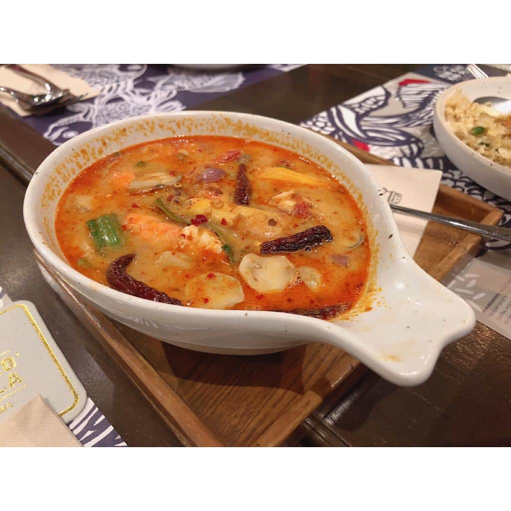小栗有以さんのインスタグラム写真 - (小栗有以Instagram)「タイ🇹🇭 . . どのご飯も美味しかった〜！！ 🍤🌶🥘🍉🍲 . . #タイ #タイ料理」2月1日 17時39分 - yuioguri_1226