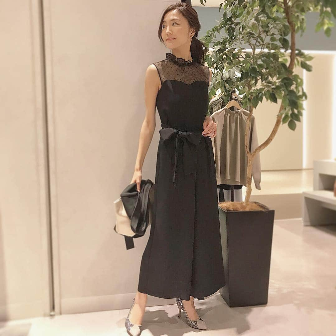 佐藤美央里さんのインスタグラム写真 - (佐藤美央里Instagram)「首元のレースがポイント💓 ⁑ こちらはMEDOC brancheのオールインワンドレス✨ 可愛さもクールな感じも兼ね備えてる！！👏 ⁑ 他にも黒のパーティードレスがたくさん取り揃えてあったし、違うデザインやカラーバリエーションのドレスが豊富でしたよ(*^_^*)🙌 @mozo_wondercity １階 ⁑ #medocbranche #dress #partydress #fashion #shopping #mozo #mozowondercity #nagoya #ig_japan #instagood #ootd #outfit #メドックプランシュ #ワンピース #パーティードレス #お呼ばれドレス #ファッション #おしゃれさんと繋がりたい #モゾ #mozoワンダーシティ #名古屋」2月1日 17時49分 - miori_sato14