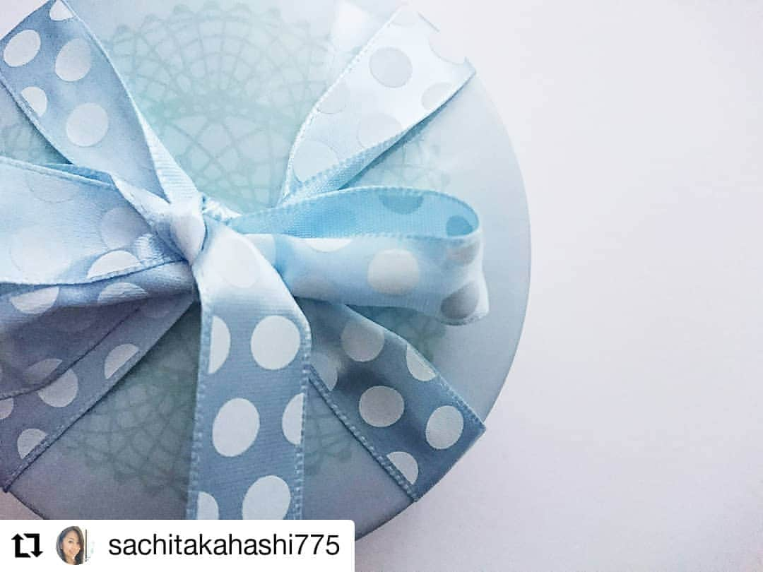 uranosthia/ウラノスティアのインスタグラム：「#Repost @sachitakahashi775 • • • バレンタインのギフトに🎁💓 手作りの蓋物に手作りのお菓子を詰めて❤️ . ポーセラーツレッスンでは、プレゼントにオススメの手作り食器や小物を作ることができます🎵 毎週水曜日11時～、14時～と月一土曜日レッスンを開催しています @uranosthia  心を込めたプレゼントに😌 . #happyvalentinesday #present  #gift #ポーセラーツ #ポーセラーツレッスン #ウラノスティア #渋谷 #明治神宮前 #習い事 #ワークショップ #バレンタイン #バレンタインデー」