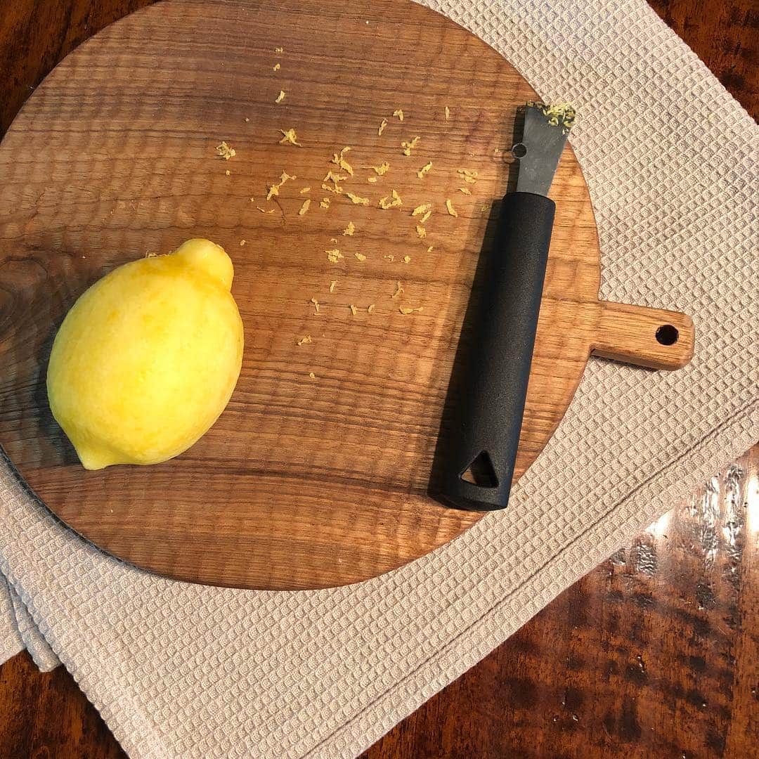 シン・セギョンのインスタグラム：「#lemoncake 🍋🍋」
