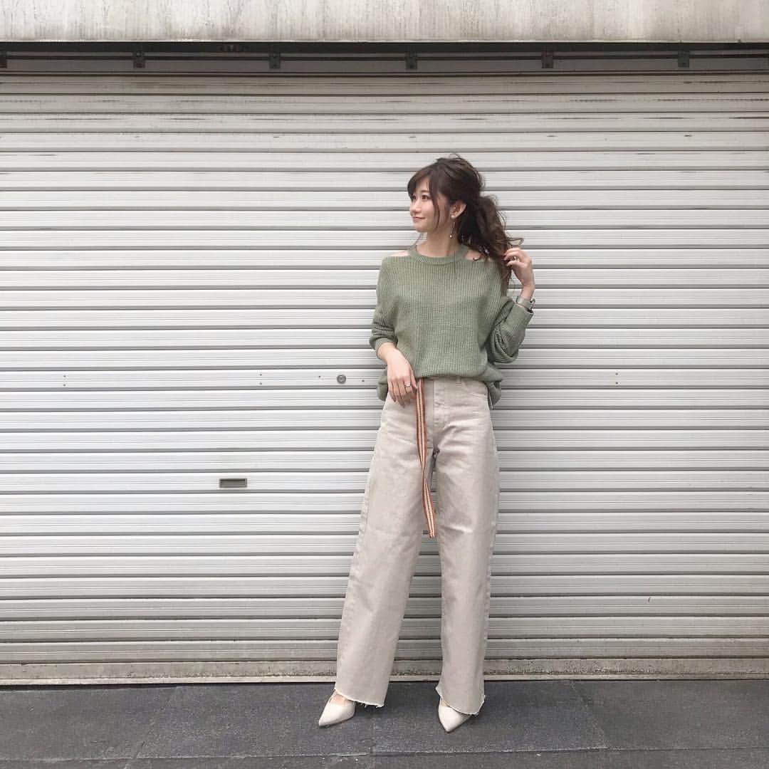のインスタグラム：「. 早く春服着たいなぁ〜 ゲットしたニット☁️🌿はじめてのみどり . . #ミスオブミス #ミスオブミス2019 #mom」