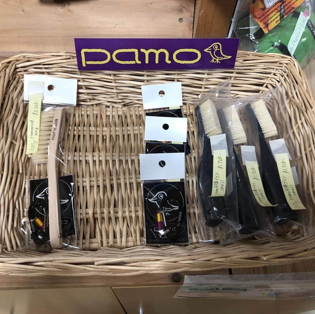 大場美和さんのインスタグラム写真 - (大場美和Instagram)「プロジェクトにpamo @pamo.jp  入荷してます！ このカゴの中、私のお気に入りばっかり 特におすすめなのはpamowood mag めちゃくちゃ、めちゃくちゃ便利ですよ 一瞬でブラシの取り外しができるので一回使ったら手放せません pamo mag strap なら今お使いのブラシに付けて使用できます #pamo #ブラシ #pamobrush」2月1日 19時13分 - miwa_oba
