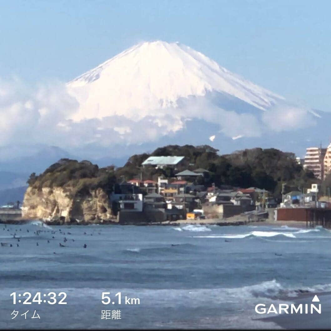 佐藤ルミナさんのインスタグラム写真 - (佐藤ルミナInstagram)「🗻🌊🙏 #thismorning #mtfuji  #garmin #ガーミン #beatyesterday #アース」2月1日 20時39分 - ruminasato