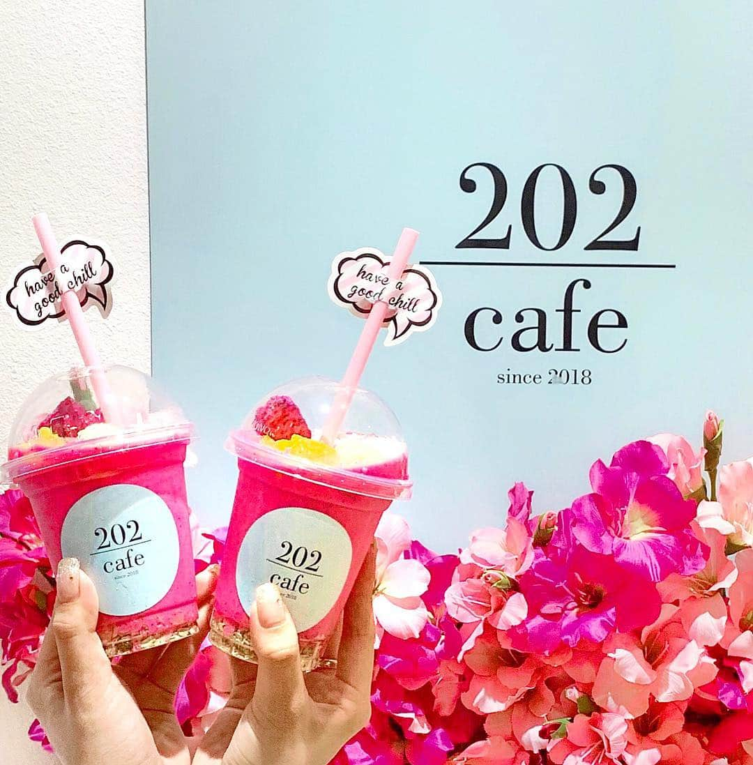 あやちゃんさんのインスタグラム写真 - (あやちゃんInstagram)「cafe202行ってきた💙👗🦋🌎📘💠 外観も内観もブルーで統一されててちょー可愛かった😍💗 今日のコーデもかなりお気に入り👗💘✨ #カフェ202 #cafe202 #心斎橋カフェ #大阪スイーツ #大阪観光 #大阪カフェ巡り #大阪カフェ #大阪グルメ #大阪旅行 #ブルー #水色 #バーバリー #バーバリーチェック #ツインテール #今日のコーデ #韓国ファッション」2月1日 21時07分 - aya.you.love.r