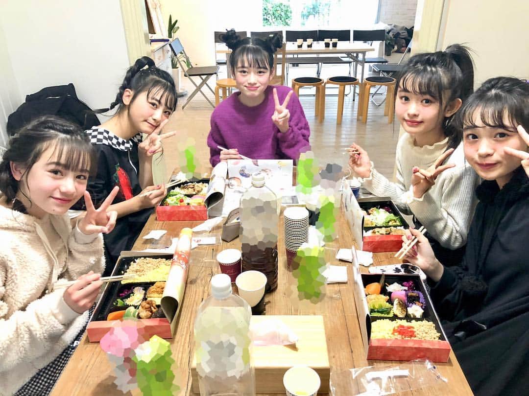 ニコ☆プチのインスタグラム：「. 『モっと！ニコ☆プチTV』の第1話が無料で観られるようになりました！ 気になってたけどまだ観てないって子はこの機会にぜひチェックしてみてね🥰🥰 https://youtu.be/TvSavIBtVgg #ハイライトからとべるよ #写真は全然関係ないいつかのランチタイム #琴楓  #関谷瑠紀  #高比良由菜  #藤村木音  #林芽亜里」