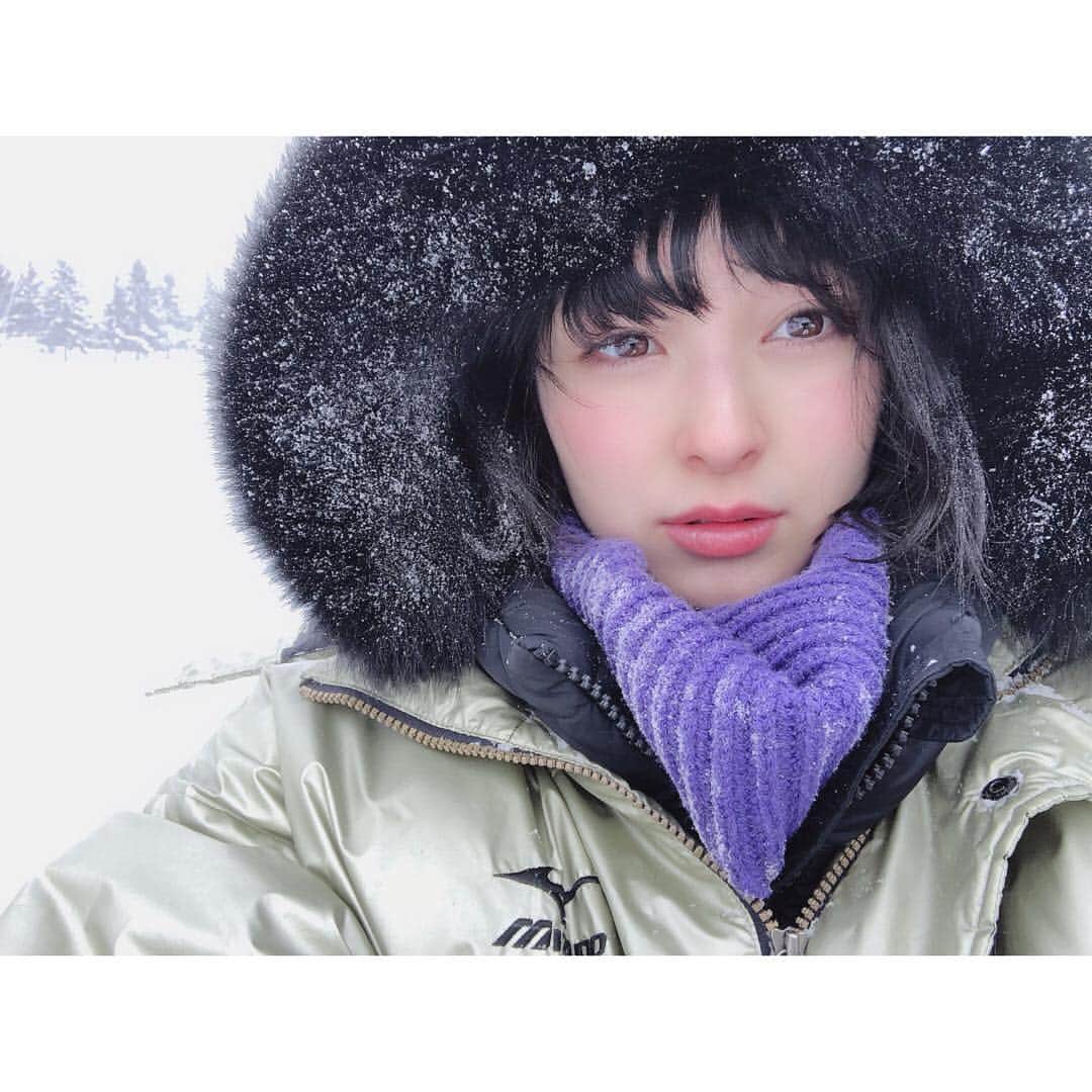 のインスタグラム：「. 3日間の撮影が終了😮 外はとっても寒かったけど 人の温かさをたくさん感じた日々でした☺️ もっと頑張らなきゃ」