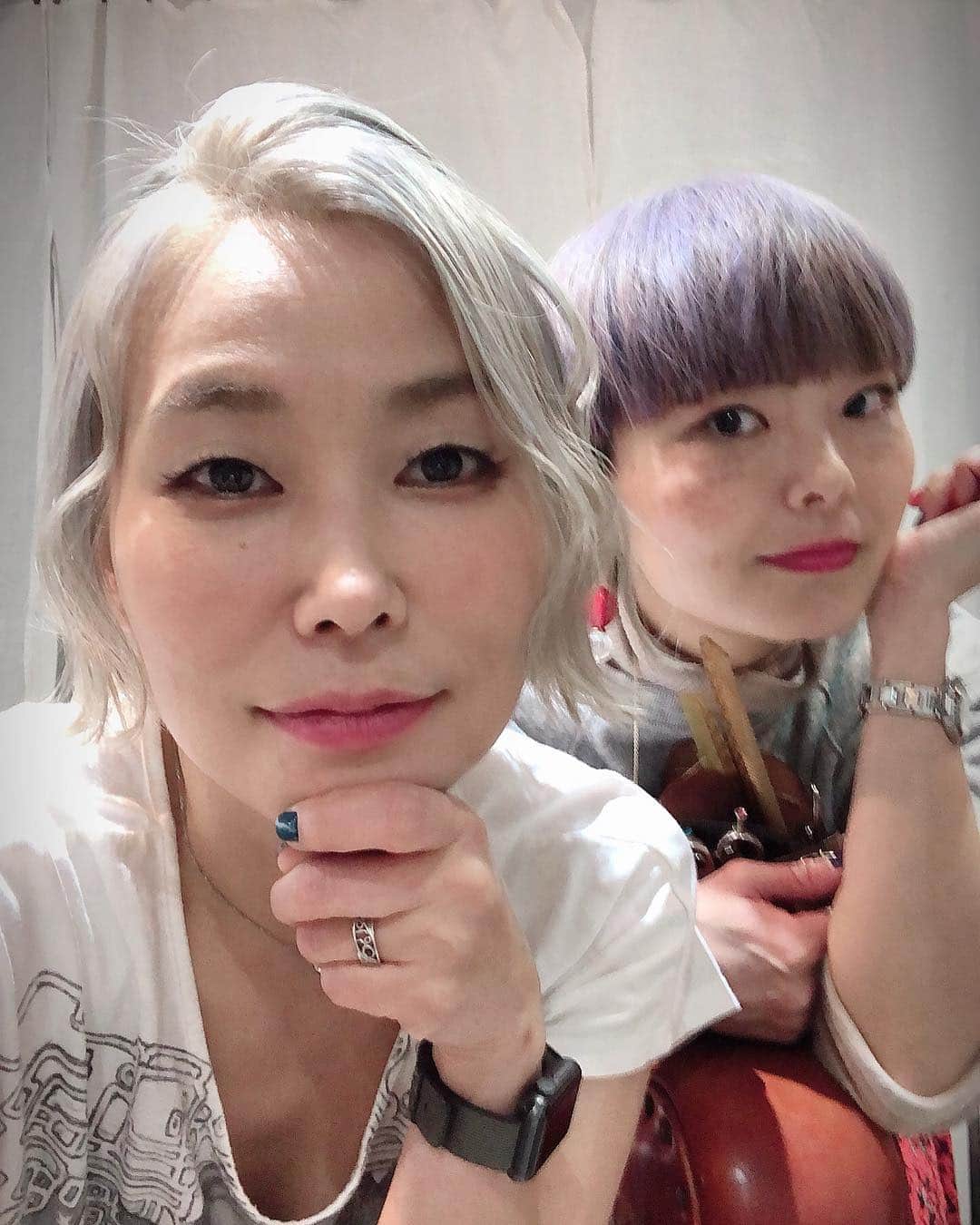 のインスタグラム：「深夜の美容室にて」