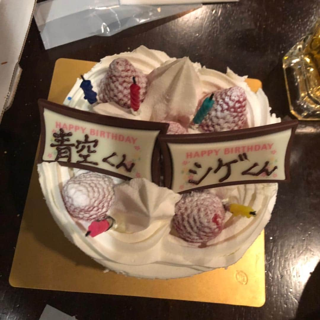 洲崎貴郁さんのインスタグラム写真 - (洲崎貴郁Instagram)「そらとシゲの誕生日お祝い大成功  #NSC35期 #シゲにはアウター #そらにはメガネ #似合いすぎてジワる」2月2日 0時33分 - runnysuzaki0504