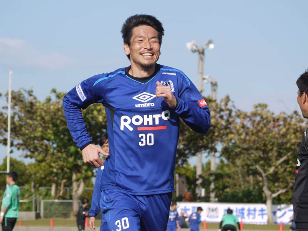 青山直晃のインスタグラム：「Daily training #TeamAo . 📷 Credit to Gamba Osaka (twitter) . #青山直晃 #AoyamaNaoaki #NaoakiAoyama #NA30#AO30 #อาโอยามะ #นาโออากิ #นาโออากิอาโอยามะ . #ガンバ大阪 #GAMBAOSAKA #J1リーグ #Jリーグ #J1League #JLeague #J1」