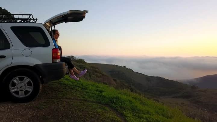 Karan B.のインスタグラム：「After a long day outdoors, theres nothing better than slipping on my comfy @Crocs and relaxing! #ad」