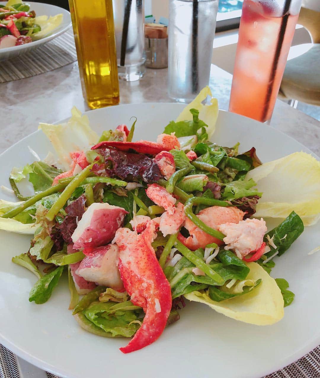 伊藤歩さんのインスタグラム写真 - (伊藤歩Instagram)「A day of Salad🥗Good morning🇯🇵 * * * お昼ゴハン😋 #salad#crab#greens#lovesalad#loveseafood#seafoodlover#protein#freshmeal#powerlunch#lunch#goodfood#foodgram#happyfriday#lalife#hollywoodlife#barneysnewyork#beverlyhills#fredsbeverlyhills#japaneseactress#asianactor#actirslife#catlover#ayumiito#ランチ#カニ#シーフード#サラダ#ロサンゼルス#伊藤歩」2月2日 5時14分 - ayumi__ito