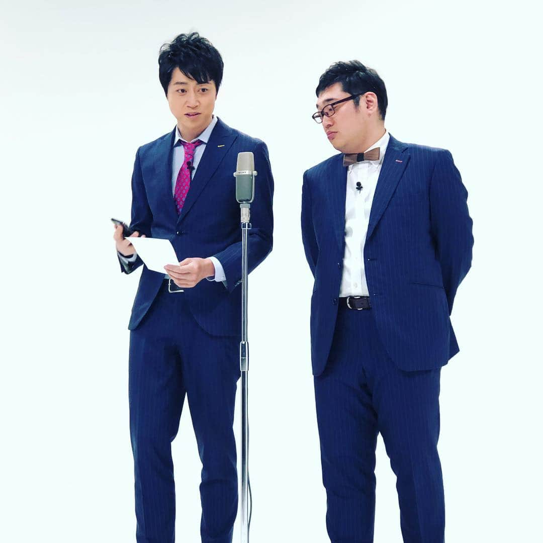 高倉陵さんのインスタグラム写真 - (高倉陵Instagram)「アイセイ薬局 三拍子のお薬あるあるシリーズ 第2弾が公開されました。  今回のテーマは 「おくすりパスファスト」  果たして三拍子はどんな漫才で伝える事が出来るのか。  お近くのアイセイ薬局店舗  or  YouTubeで 「アイセイ薬局」で検索するとでてくるのでお見逃しなく！！ #三拍子#三拍子高倉#高倉陵#comedian#comedy#japanese#Standupcomedians#funny#漫才師#漫才#お笑い好きな人と繋がりたい#サンミュージック#芸人#アイセイ薬局#センターマイク#青スーツ」2月2日 18時14分 - takakulife