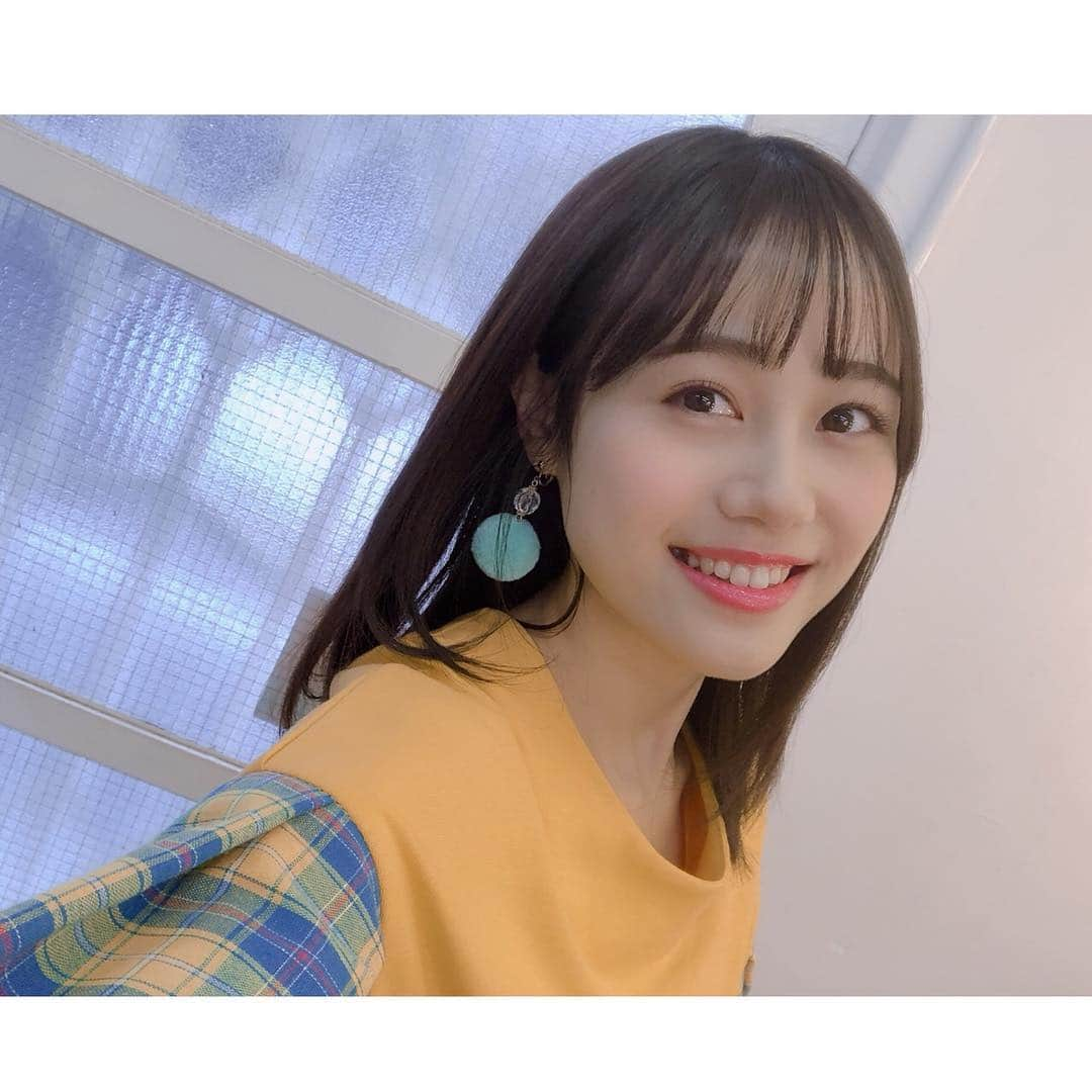 伊藤美来さんのインスタグラム写真 - (伊藤美来Instagram)「みくだよー。 雑誌『Pure! NO.01 2019 SPRING』に掲載して頂いてます☺︎ 今回の衣装はカジュアルめ✨ なかなかパーカー着ないから嬉しかった♪ パーカーも可愛いし、スニーカーも良いのだ…  ハートゥ♡ ☆パーカー ☆ソックス rolarola (#rolarola)」2月2日 10時57分 - itomiku_official