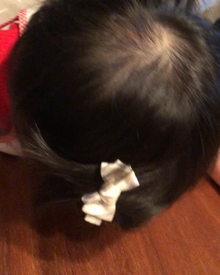 倉窪莉沙のインスタグラム：「* ご飯食べながら寝る赤ちゃんって だいたい可愛いけどうちの怪獣さん...😂 なんかこわい🤣🤣 #うたた寝も激しい #くせがすごい . #生後9ヶ月 #離乳食 #無農薬野菜 #有機野菜 #うたた寝 #はぐピク #はぐピクすやすや #ママライフ #赤ちゃんのいる生活 #赤ちゃんとの暮らし #新米ママ #ベビー #baby #女の子 #girl #女の子ママ」