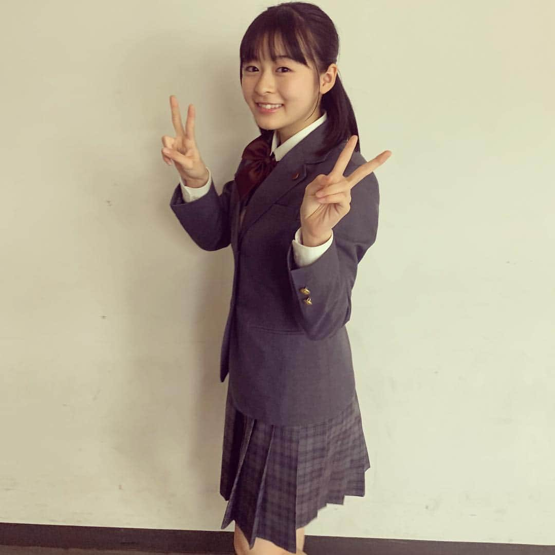 森七菜さんのインスタグラム写真 - (森七菜Instagram)「2月2日という事で、森七菜の22ポーズをお届けします✌️✌️ 明日は「3年A組ー今から皆さんは、人質ですー」の放送ですよ。見てください！ #22ポーズ #ただのWピース ともいう #Wピース写真続いてる #明日22時半から #3A #もりなな #森七菜」2月2日 18時48分 - morinana_official