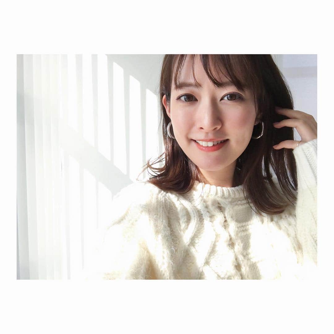 のインスタグラム：「🖥 @baila_magazine ブログ、コツコツと更新しています。 今回は イヤリングについて。 ピアスで流行っている形、イヤリングで探すの結構難しいんですよね。 ． 2枚目以降は👆 誌面で取材して頂いたページちらり。 BAILA2月号に掲載されています。是非ご覧下さい〜！ リンクはプロフィールから🔗 #BAILA#集英社 #BAILA2月号#バイラーズ」