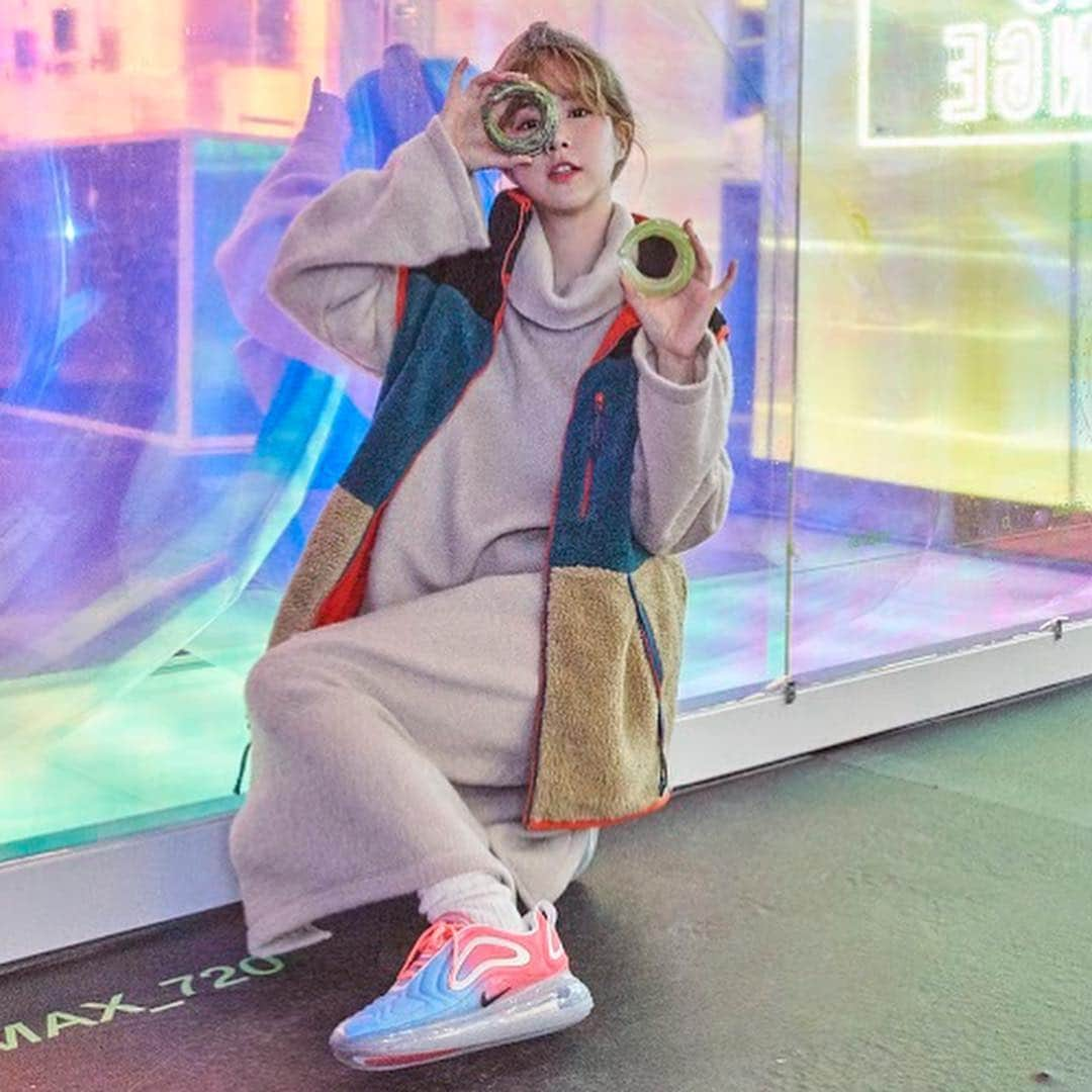 Vogue Taiwan Officialさんのインスタグラム写真 - (Vogue Taiwan OfficialInstagram)「#voguefashion  最新 #airmax720 怎麼穿，讓邵雨薇 @1989ivyshao 鬼鬼吳映潔 @gemma_811 李佳穎 @junoohknow  示範給你看！ #Nike #nikeairmax」2月2日 19時09分 - voguetaiwan