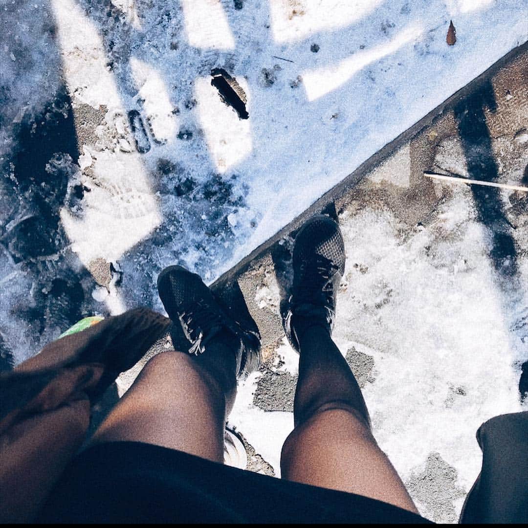 mayuki_86のインスタグラム：「手作りグラス作って買い物して、いい休日でした！！雪積もっててテンション上がった〜♡ #off#雪#女子旅 👧🏼」