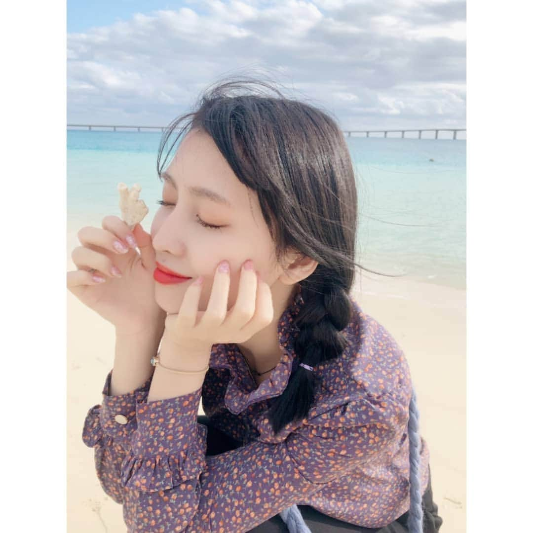 TWICEさんのインスタグラム写真 - (TWICEInstagram)「오키나와(미야코지마)에서 사진을 너무 많이 찍어서...다 올리고 싶은데..너무 많으니까 오늘도 올리고 내일도 올리고 모레도 올려야지잉.. ㅋㅋㅋㅋㅋ너무 많나....🙊ㅋㅋ 🦈🌹🐈💙💦」2月2日 21時13分 - twicetagram