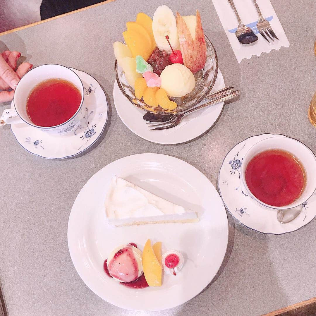 ハナエさんのインスタグラム写真 - (ハナエInstagram)「上野のギャラン☕️ チーズケーキとクリームあんみつシェアして食べた ﻿ ﻿ ﻿ ﻿ ﻿ ﻿#ギャラン #上野 #上野カフェ #上野喫茶店 #喫茶店 #純喫茶 #東京喫茶店 #東京純喫茶 #クリームあんみつ #チーズケーキ #カフェ巡り #東京」2月2日 21時16分 - hanae_0227